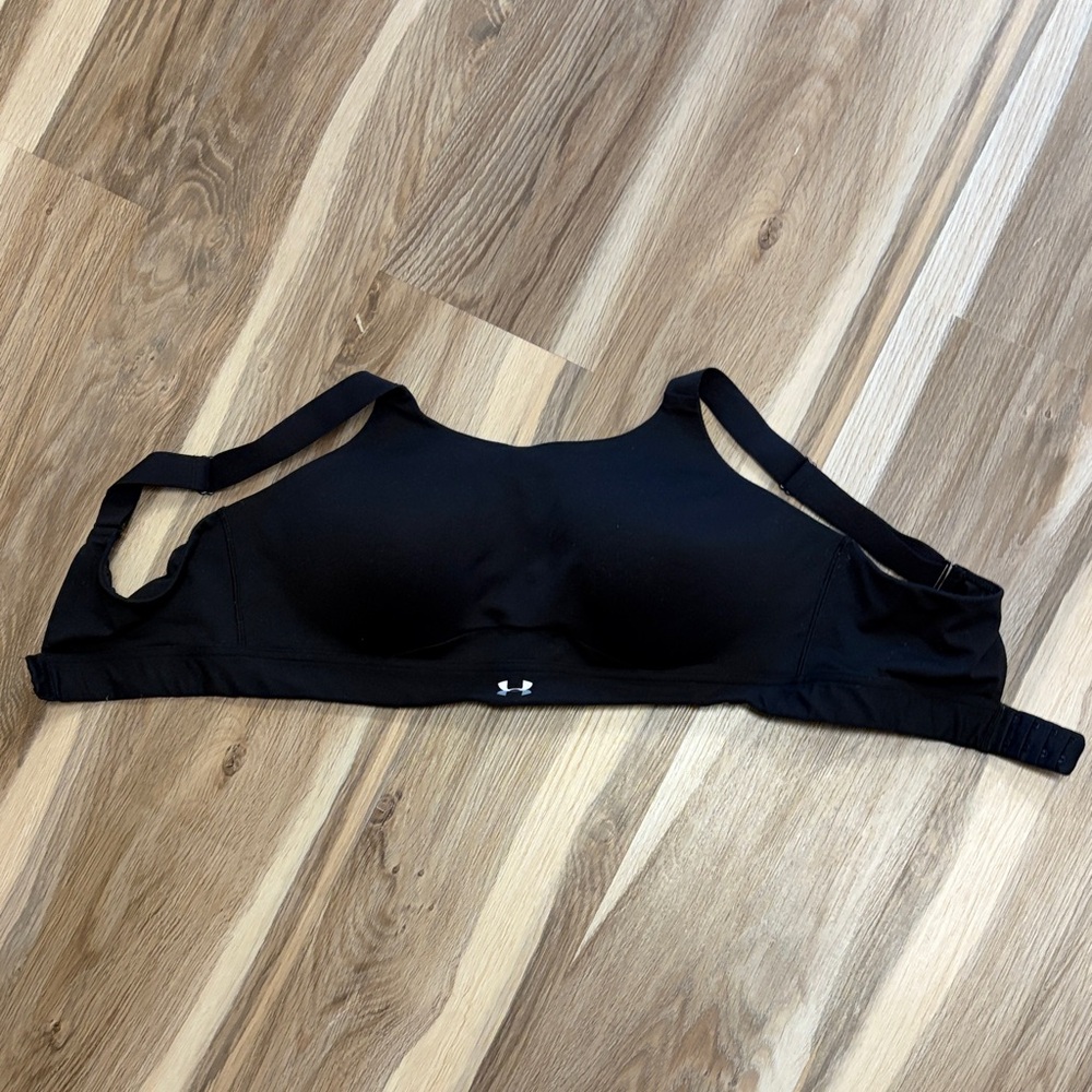 Under Armour Black Low-Profile Sports Bra with Light Padding